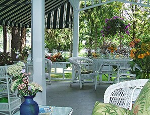 3 rooms share access to this beautiful porch