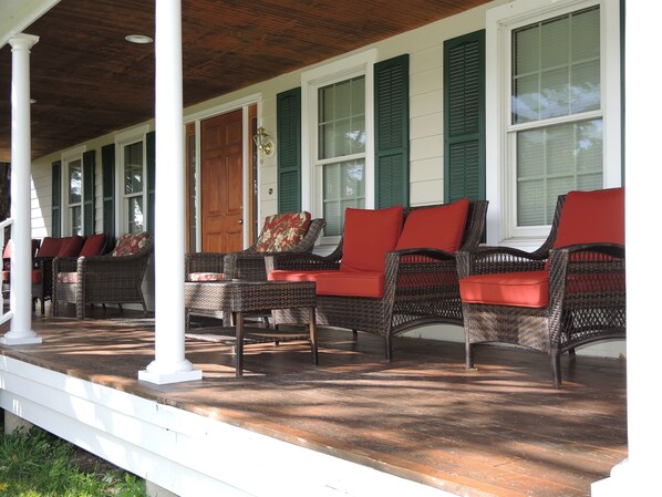 Front porch, perfect for morning coffee