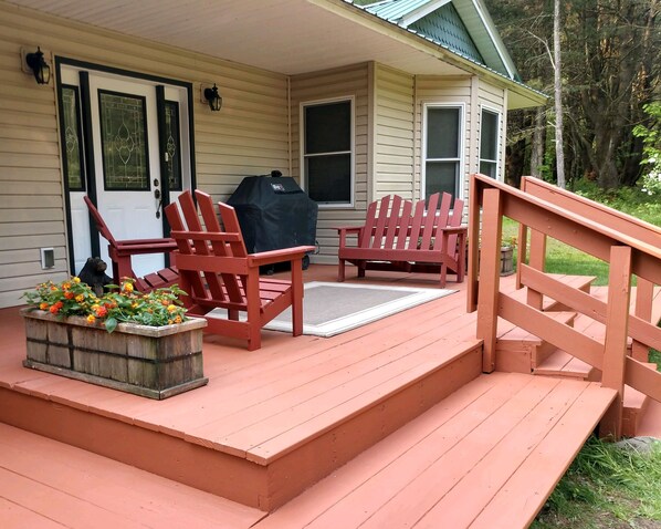 Pleasant Valley Pines - Front deck