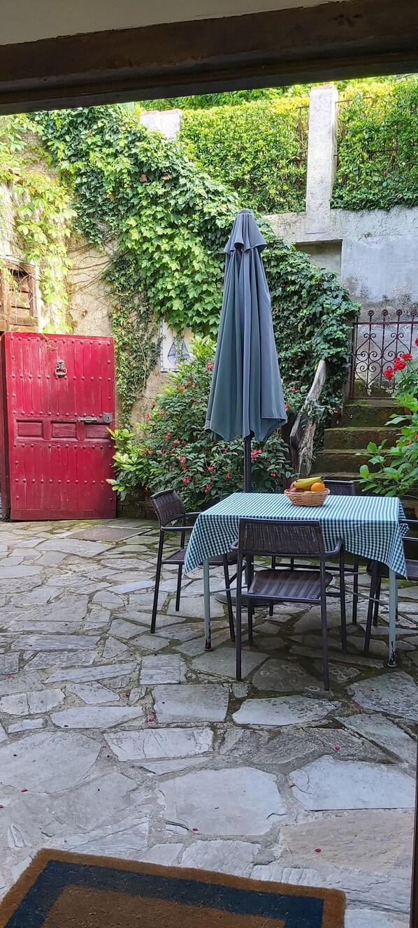 Interior patio with BBQ