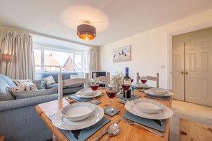 Seas the Day, Sheringham: Dining area with sitting area beyond