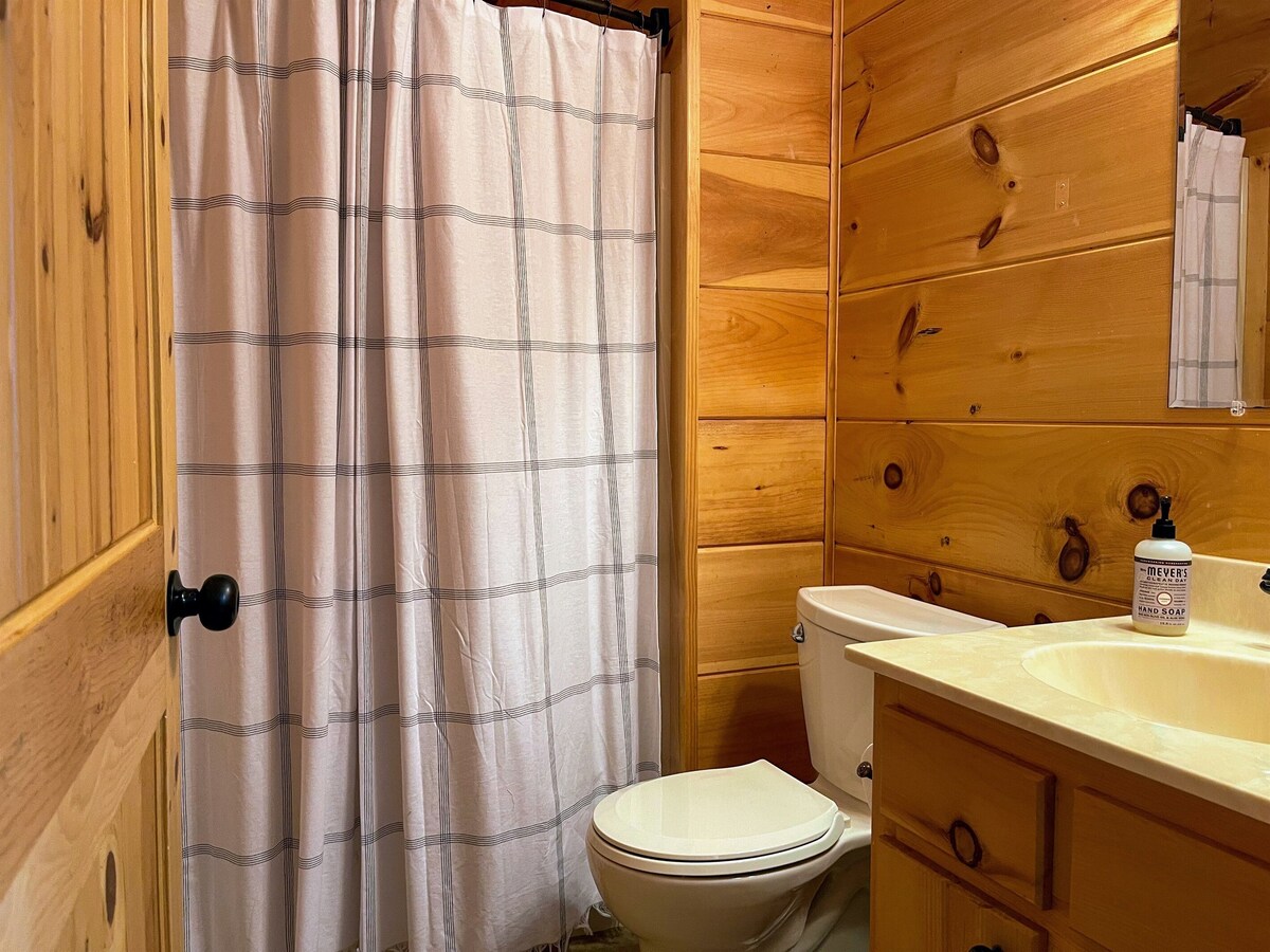 Escape to Rustic Luxury! Modern Log Cabin TH w/ Mountain Views in Heart of WJ