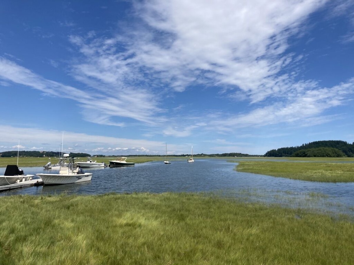 Coastal Cottage on Private Island, overlooking the Essex Great Marsh