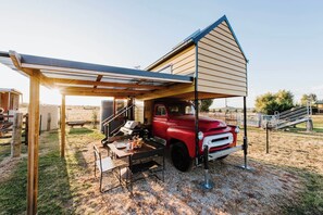 The undercover outdoor dining area comes with a BBQ grill so you can still enjoy a feast comfortably.