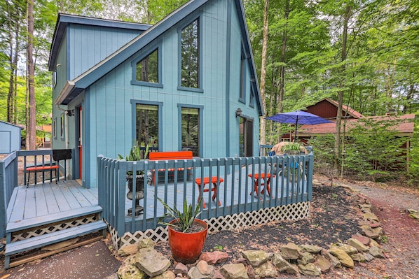 Pocono Lake Vacation Rental | 2BR | 2BA | 2 Steps Required for Access