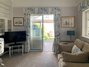 Living room | Quayside Cottage - The Quays, Waldringfield