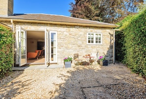 La Rose, Shaftesbury: The french doors allow the light to flood in