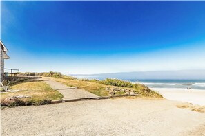 Walkway to the Anchor Court Beach House