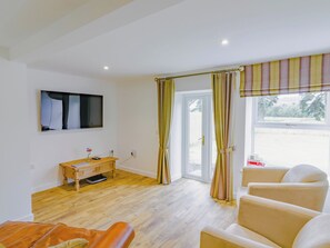 Living room | Wester Caiplich - Dalnaglar Castle and Cottages, Glenshee, Cairngorms