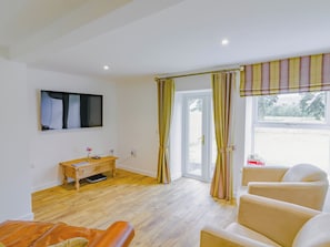 Living room | Wester Caiplich - Dalnaglar Castle and Cottages, Glenshee, Cairngorms