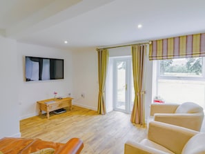 Living room | Wester Caiplich - Dalnaglar Castle and Cottages, Glenshee, Cairngorms