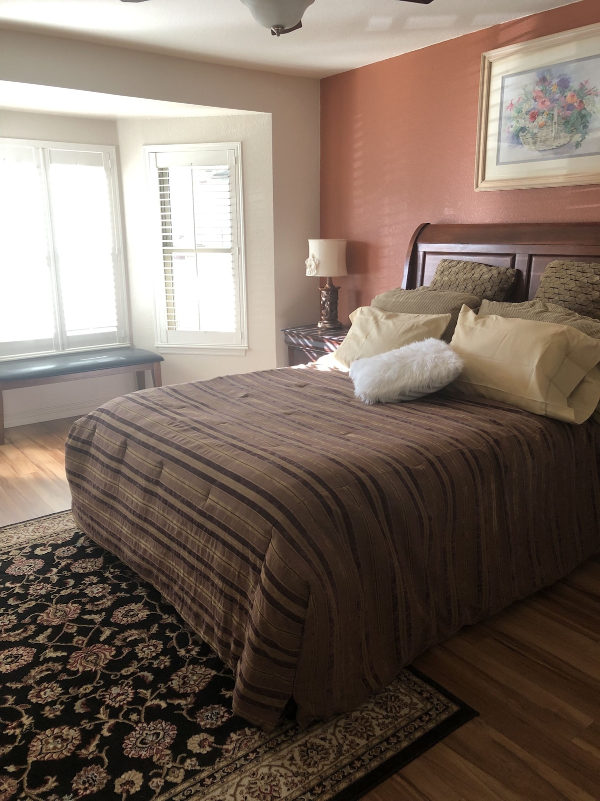 Peaceful and tranquil townhouse for seniors Heated pool/Spa gym. covered patio