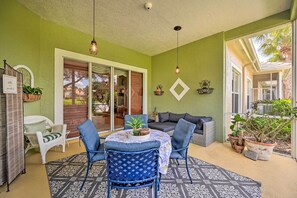 Screened Porch | Golf Course View | Community Amenities