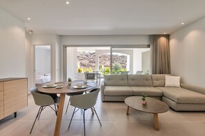 Beautiful spacious living room with dining room