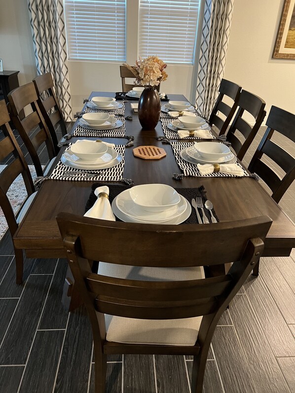 Dinning seats 8