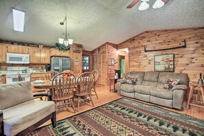 Living Room | Smart TV | Central A/C