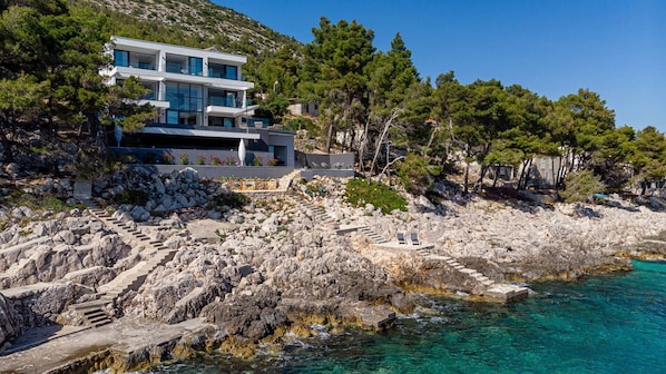 Luxury beachfront vacation villa for 12 Miracul with private pool, gym and concierge service on the island of Korcula