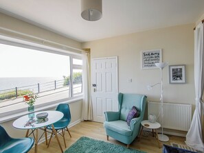 Comfortable studio accommodation | Beachside Bluff - Shanklin Chine Apartments, Shanklin