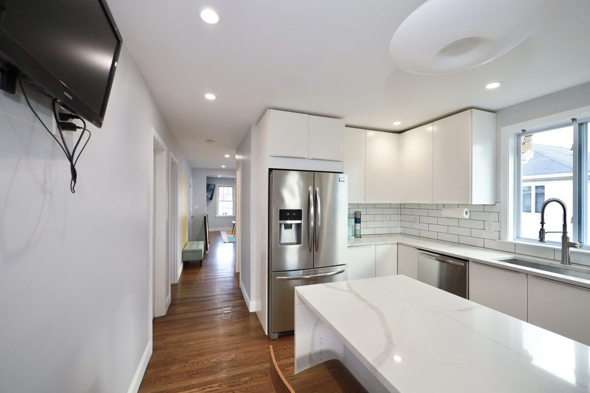 Luke 2 House, Stylish, Boston, Parking, Sleeps 8, Memorable
