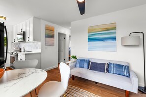 LIVING ROOM (2)