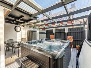 Hot tub | The Kings Landing Spa, Blackpool