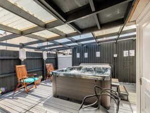Hot tub | The Kings Landing Spa, Blackpool