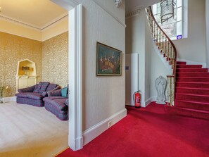 Hallway | The Old Nunnery - The Old Nunnery and Retreat, Skelmorlie, near Largs