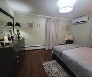 Bedroom 2 Queen bed.