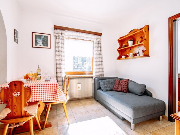 Möbel, Bilderrahmen, Eigentum, Fenster, Orange, Holz, Interior Design, Fussboden, Gebäude, Flooring