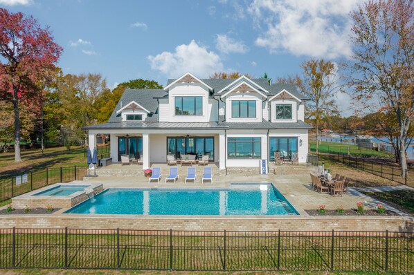 Peninsula side view of the property - hot tub, pool and amazing views!