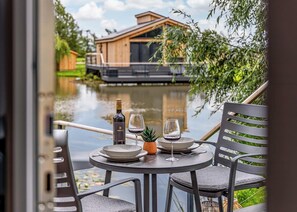 Dragonfly Lakeside Lodge - Woad Mill Lakeside Lodges, Boston