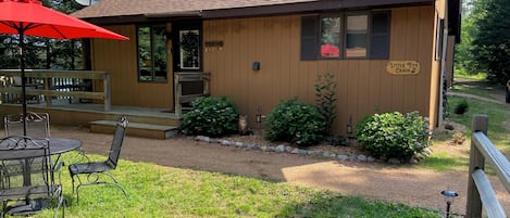 Perfect Northwoods getaway on the shores of Little Kitten Lake. 