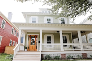 New home inspired by the craftsman architecture in Downtown Wilmington.