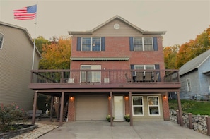 The beautiful Riverview Retreat with a spacious deck and gorgeous riverviews.