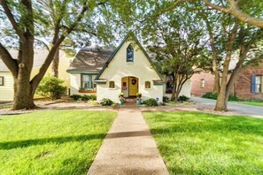 Front Exterior | Parking | Driveway (2 Vehicles)