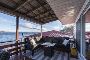 Upper level deck