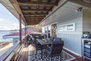 Upper level deck