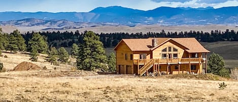 Peaks & Prairies Retreat is a  spacious home on more than 8 acres of land