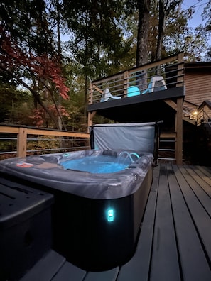 Cozy Hot tub with 2 waterfalls and LED lights