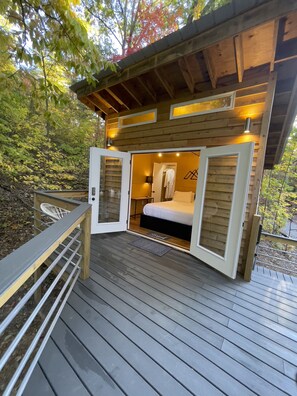 Luxury Treehouse Bedroom with 1/2 bath, Coffee station and  46 inch Smart TV