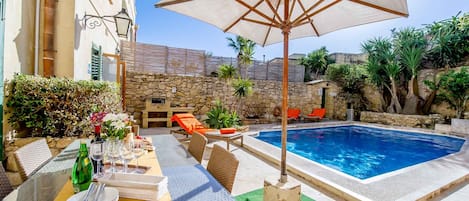 Malta holiday villa with pool