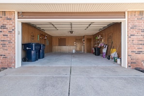 2 car garage, perfect for a traveling group.