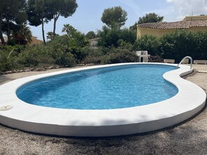 Pool 10 x 4 metres & bbq grill