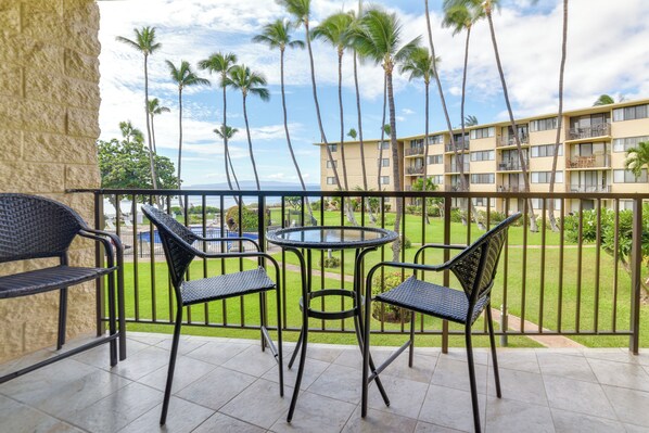 Patio | Community Pool | Outdoor Dining