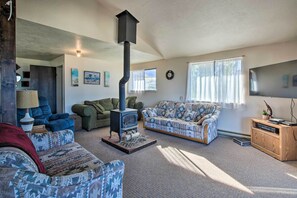 Upper Living Room | 3 Sleeper Sofas | 2nd Floor | Flat-Screen TV | VCR