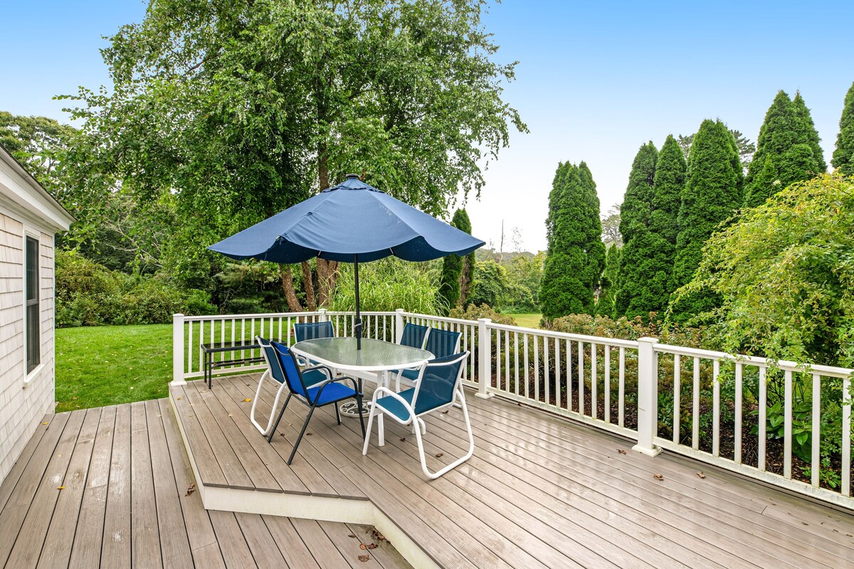 Light-filled home with beautiful outdoor spaces, grill & AC – walk to the beach
