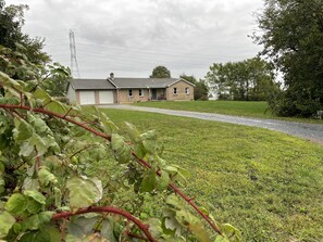 Apple Lane Getaway, down a country lane