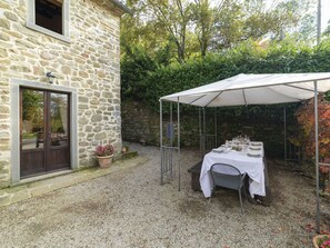 Plant, Table, Leaf, Building, Shade, Outdoor Furniture, Architecture, Outdoor Table, Window, Tree