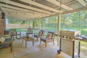 Patio | Outdoor Seating | Gas Grill