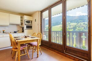 Salle à manger confortable pour 4 personnes